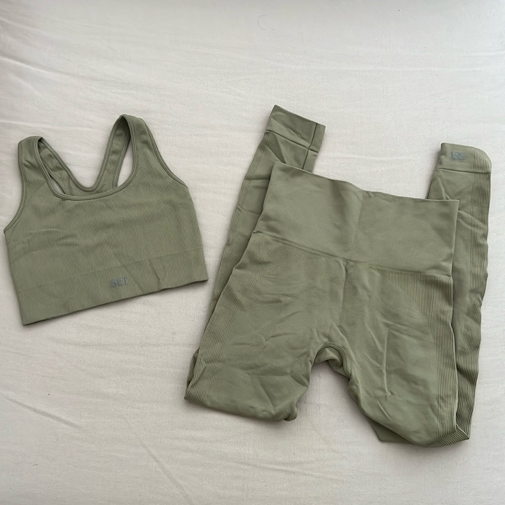 Set Active Bra and Leggings Set By Madelyn Cline 🌱 Both Size XS